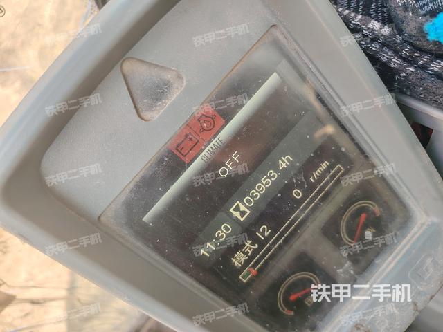 回转马达和主控阀（整机外观）