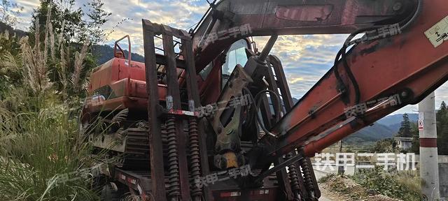 大臂油缸整体 竖拍（工作和回转装置）