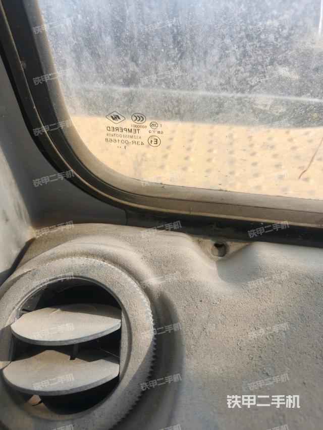 后窗玻璃角標（駕駛室部分）