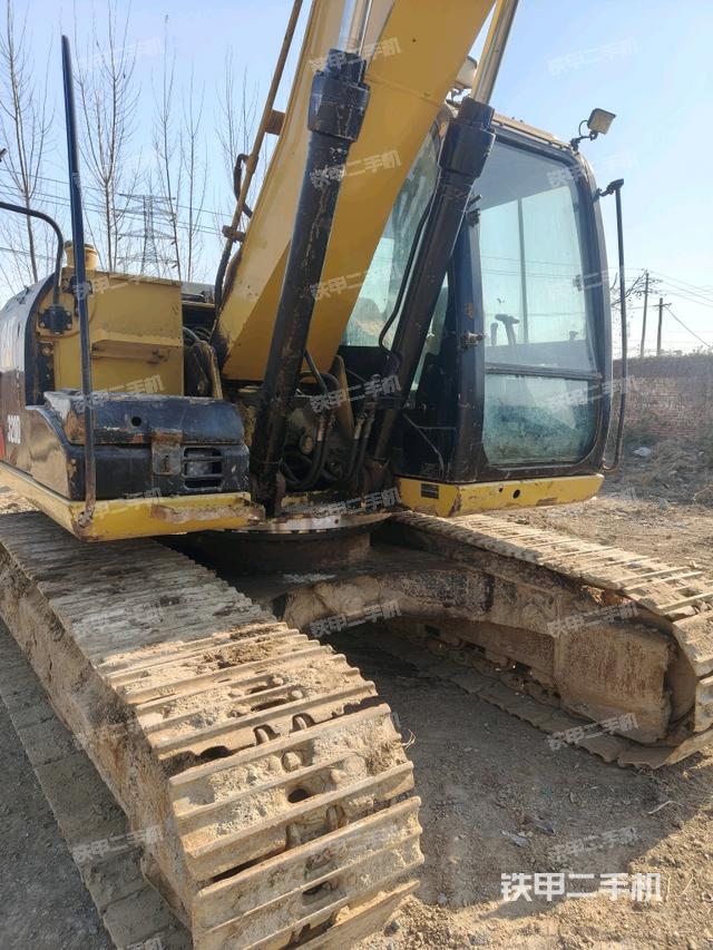 大臂油缸整體?豎拍（工作和回轉(zhuǎn)裝置）