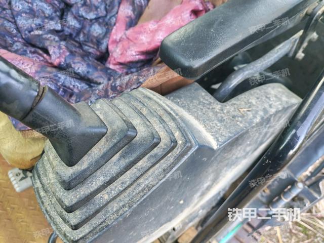 座椅左側(cè)控制臺(tái)/音響/含左手柄（駕駛室部分）