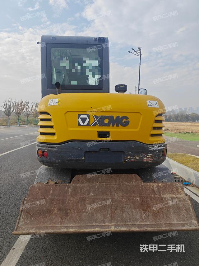 駕駛室整體（整機外觀）