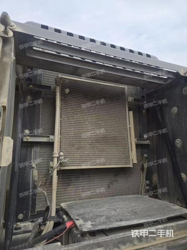 駕駛室整體（整機外觀）