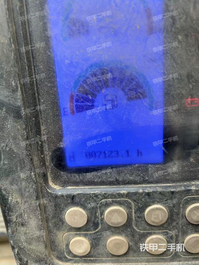 驾驶室顶部（整机外观）