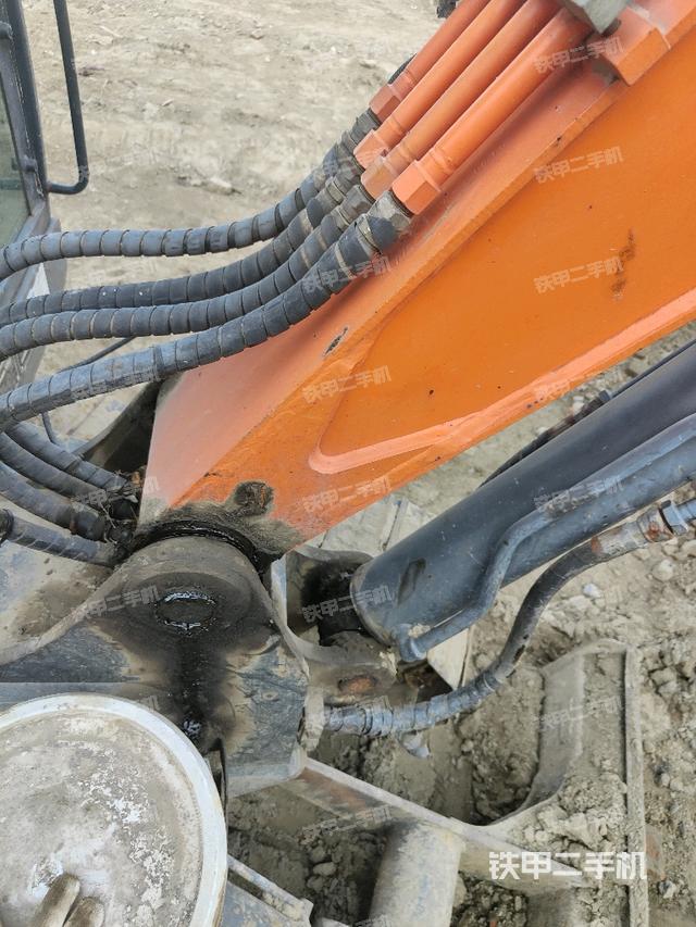 大臂根部?斜（工作和回轉(zhuǎn)裝置）