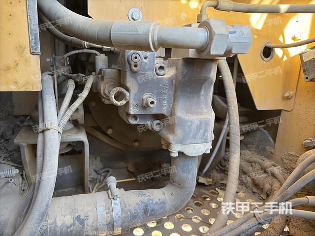 液壓泵艙室正面整體（整機(jī)外觀）