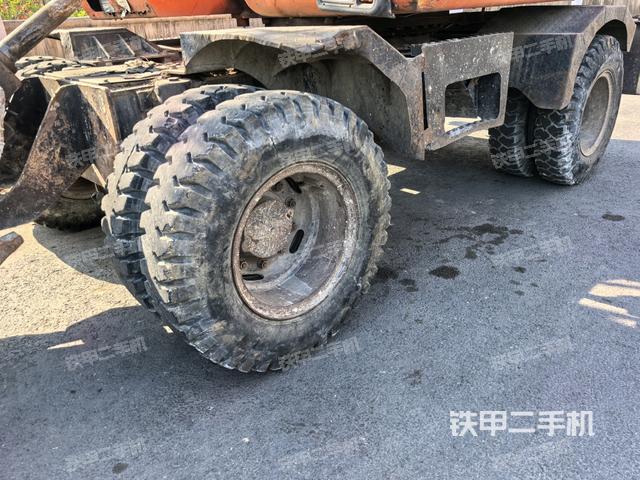 左側(cè)履帶整體?（行走機(jī)構(gòu)）