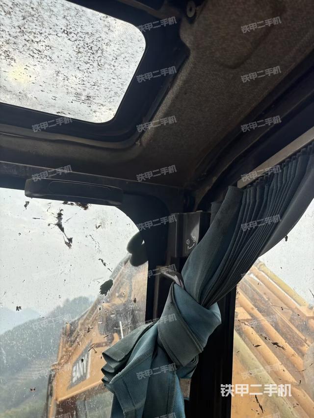 后窗玻璃角标（驾驶室部分）