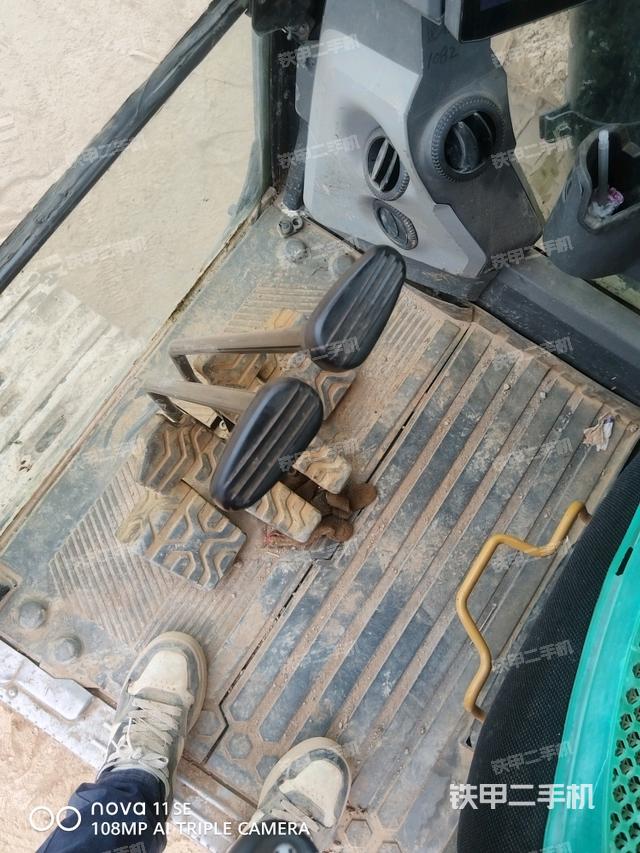 座椅左側(cè)控制臺/音響/含左手柄（駕駛室部分）