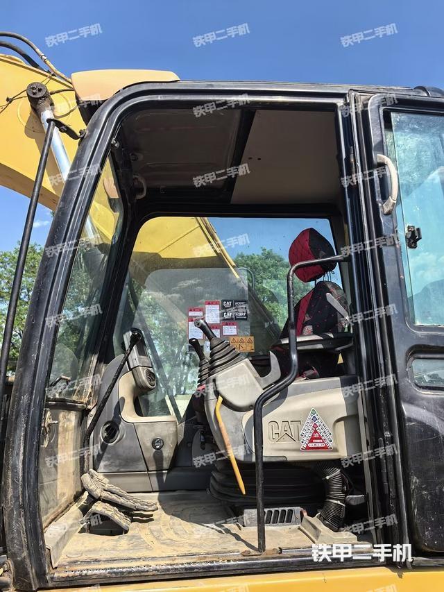 駕駛室整體（整機外觀）