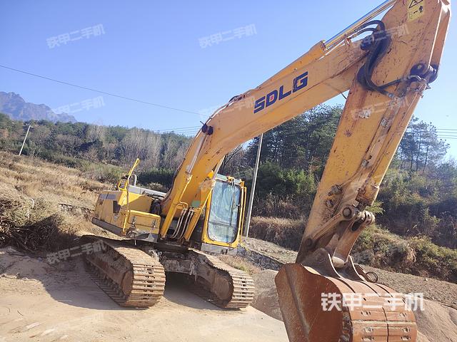 驾驶室顶部（整机外观）