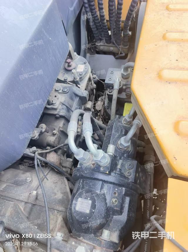 液壓泵艙室正面整體（整機(jī)外觀）