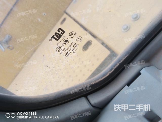 左后方玻璃角標(biāo)（駕駛室部分）