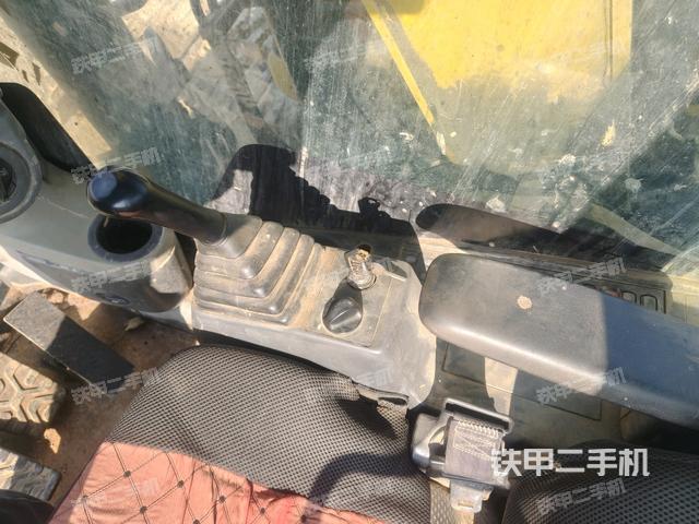 座椅右側(cè)控制臺/鑰匙門/油門/含右手柄（駕駛室部分）