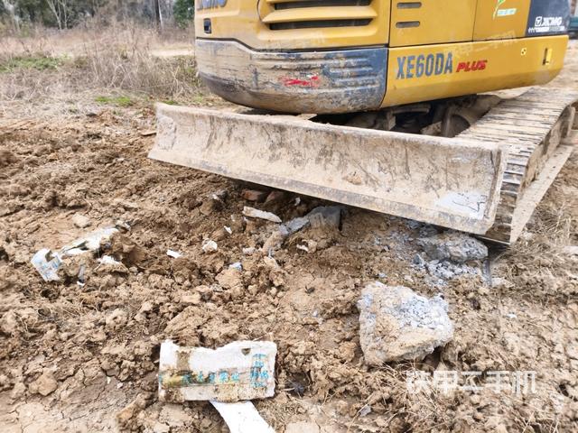 駕駛室頂部（整機(jī)外觀）