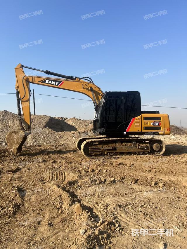 三一重工SY135C挖掘機(jī)
