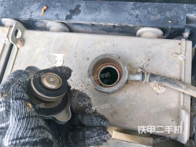 中央回轉(zhuǎn)接頭特寫(xiě)（上車(chē)部件）