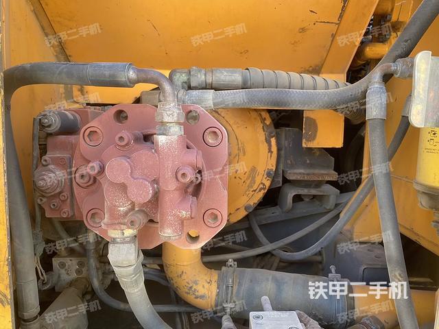 液壓泵艙室正面整體（整機(jī)外觀）