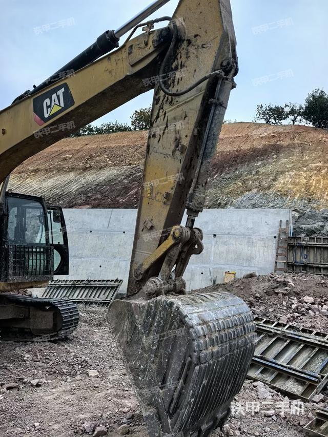 小臂整體左后（工作和回轉(zhuǎn)裝置）