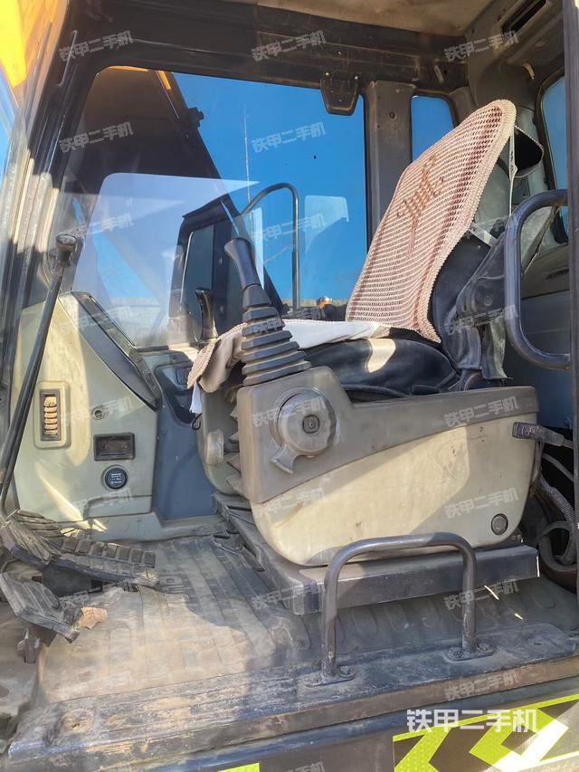 駕駛室整體（整機(jī)外觀）