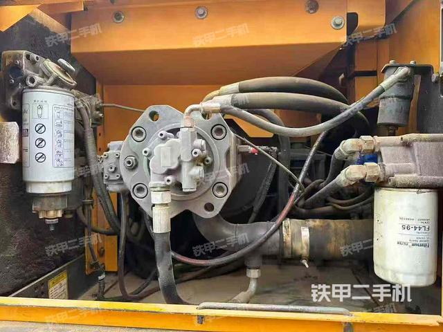 液壓泵艙室正面整體（整機(jī)外觀）