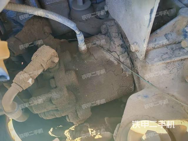 液壓泵艙室正面整體（整機(jī)外觀）