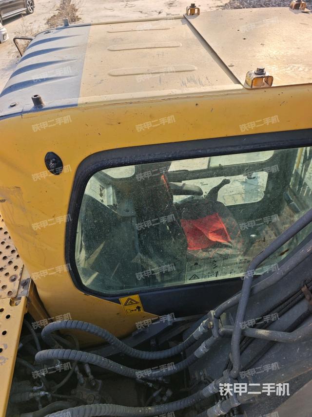 驾驶室顶部（整机外观）