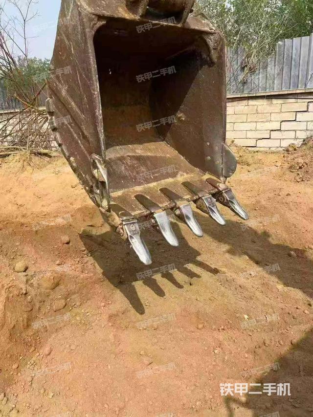 驾驶室顶部（整机外观）