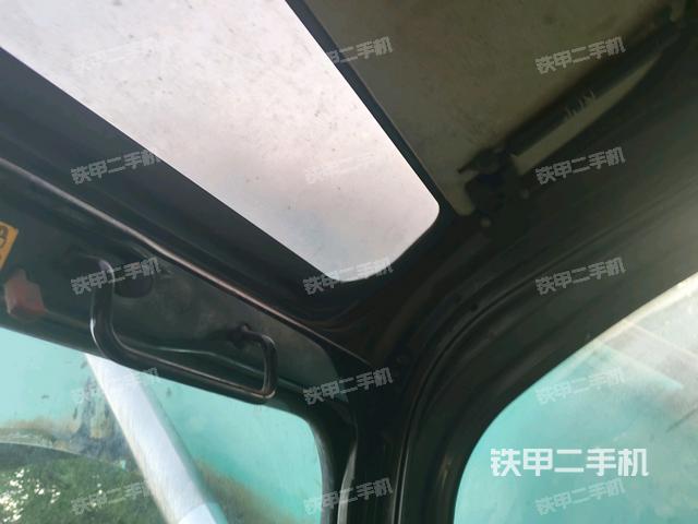 左后方玻璃角標(biāo)（駕駛室部分）