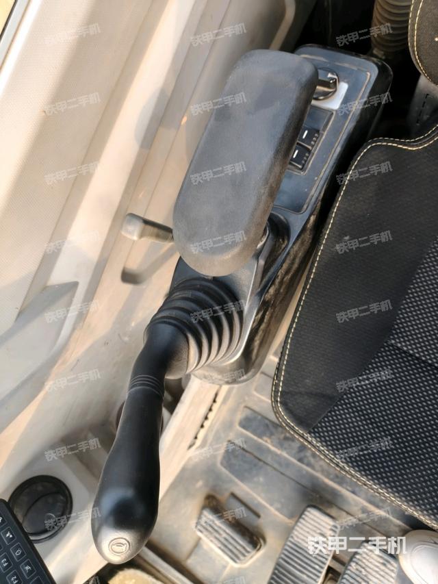 座椅右侧控制台/钥匙门/油门/含右手柄（驾驶室部分）