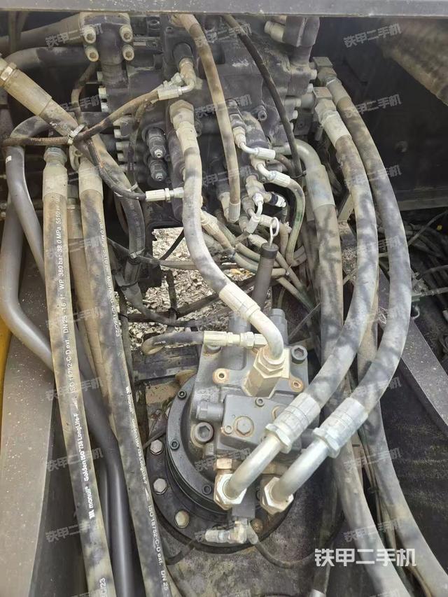 回轉(zhuǎn)馬達和主控閥（整機外觀）