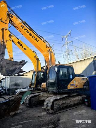 鄭州現代R215VS挖掘機實拍圖片