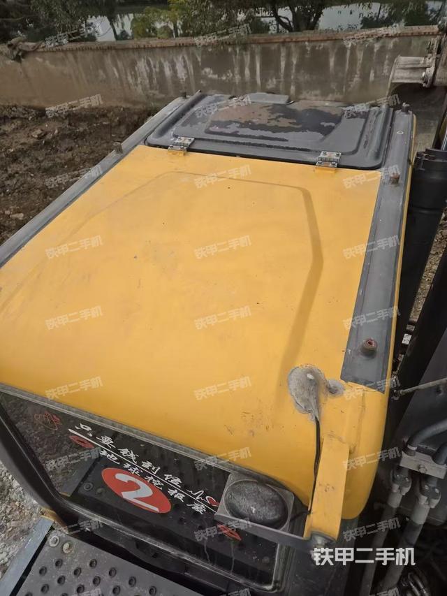 駕駛室頂部（整機外觀）