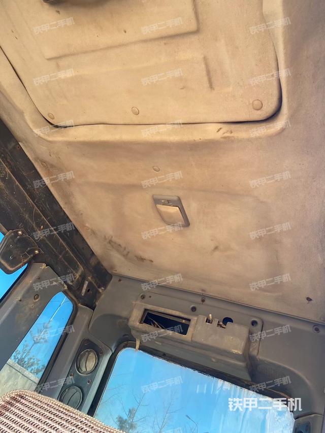 駕駛室頂部（整機(jī)外觀）