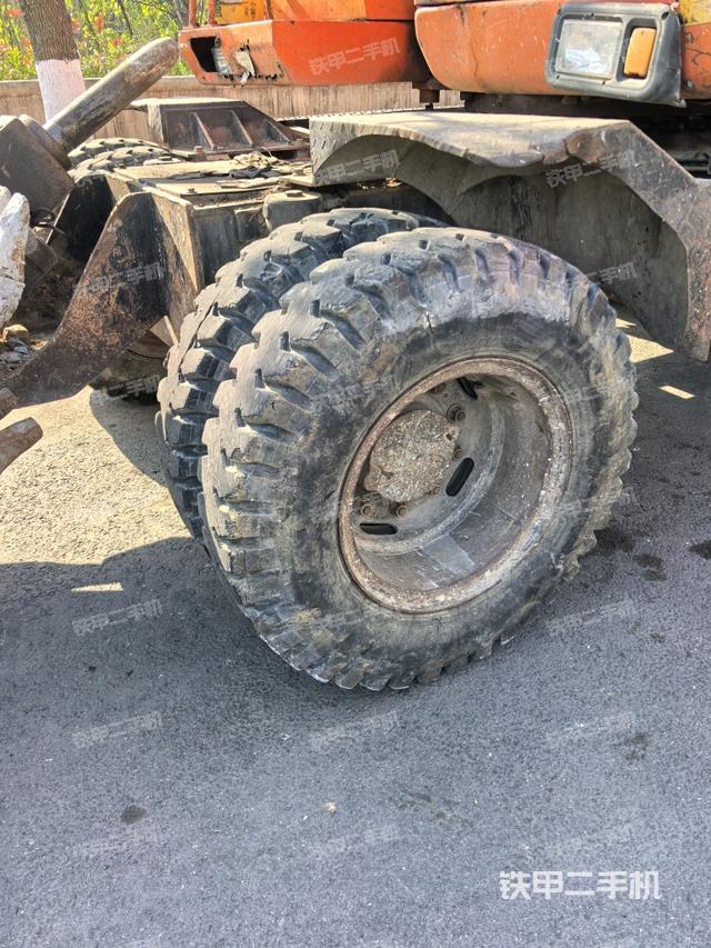 左驅(qū)動(dòng)輪（行走機(jī)構(gòu)）