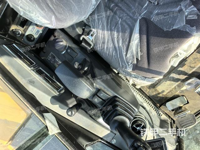 座椅右侧控制台/钥匙门/油门/含右手柄（驾驶室部分）