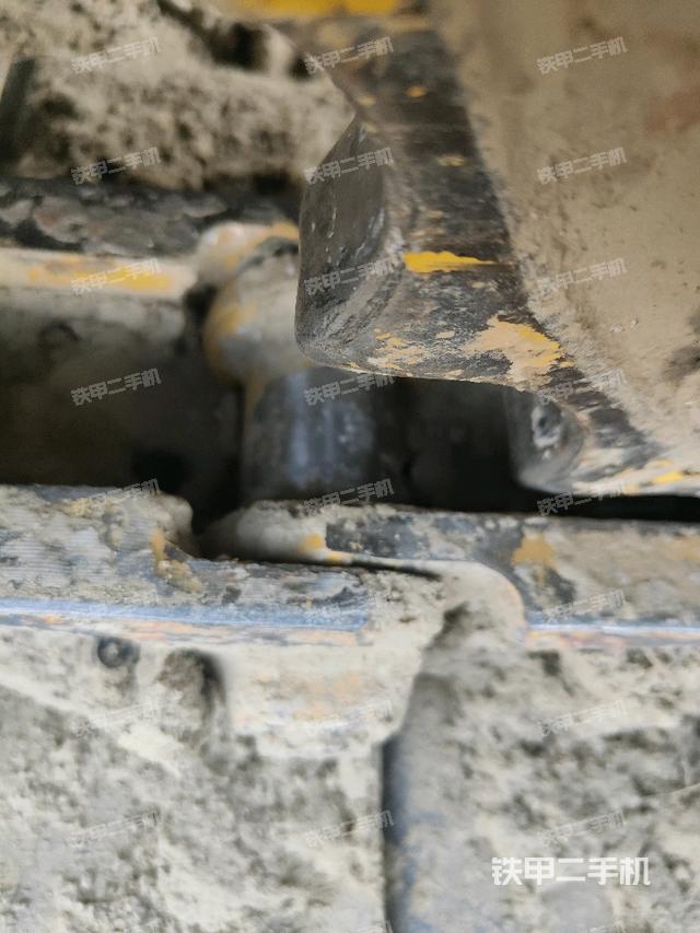 左驅(qū)動輪（行走機構(gòu)）