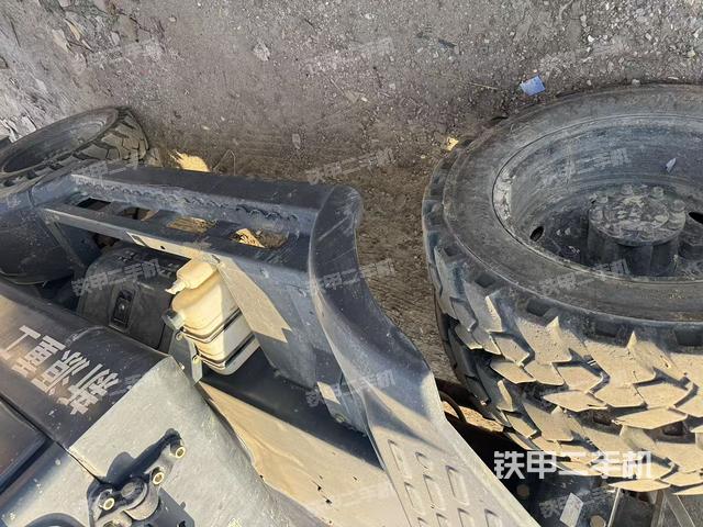 右側(cè)履帶整體?（行走機(jī)構(gòu)）