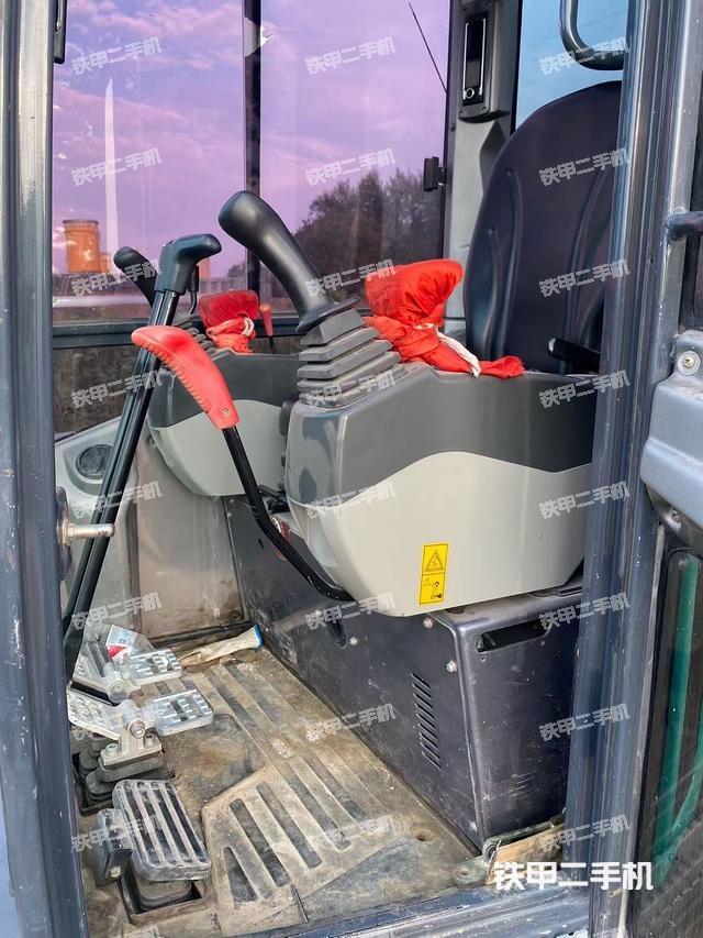 駕駛室整體（整機(jī)外觀）