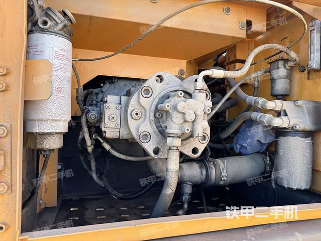 液壓泵艙室正面整體（整機(jī)外觀）