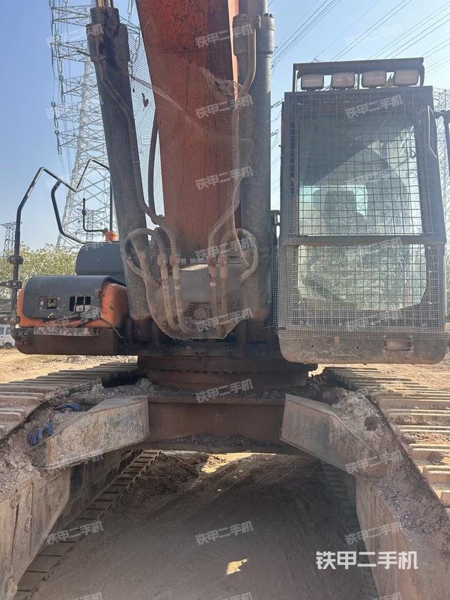 大臂油缸整体 竖拍（工作和回转装置）