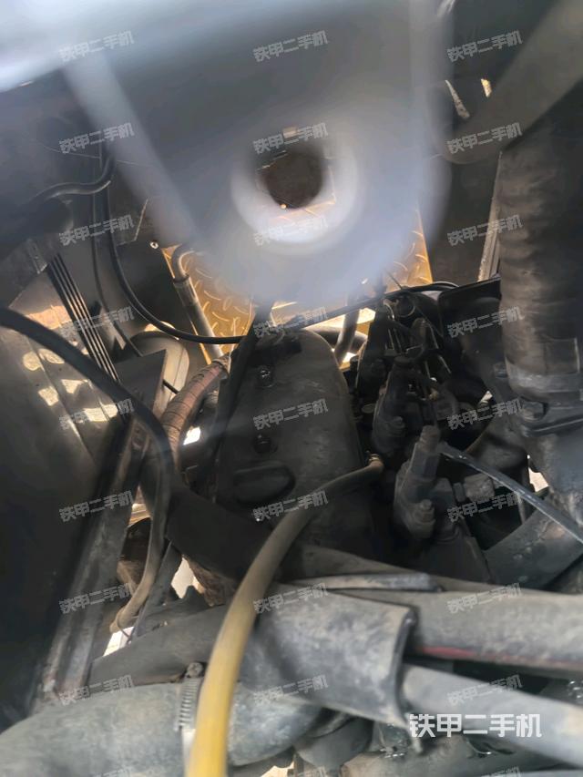 发动机舱全景（压路机发动机舱）