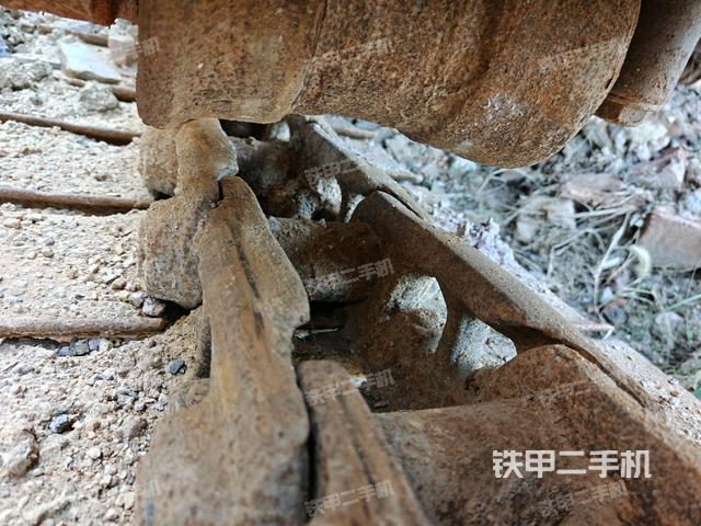 右驱动轮（行走机构）