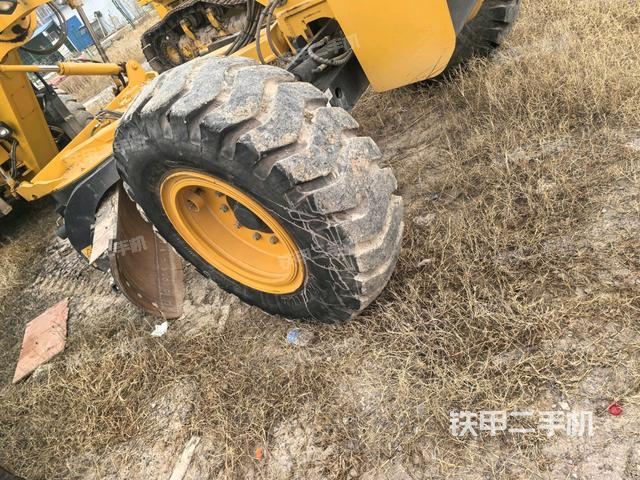 工作装置4（工作装置）