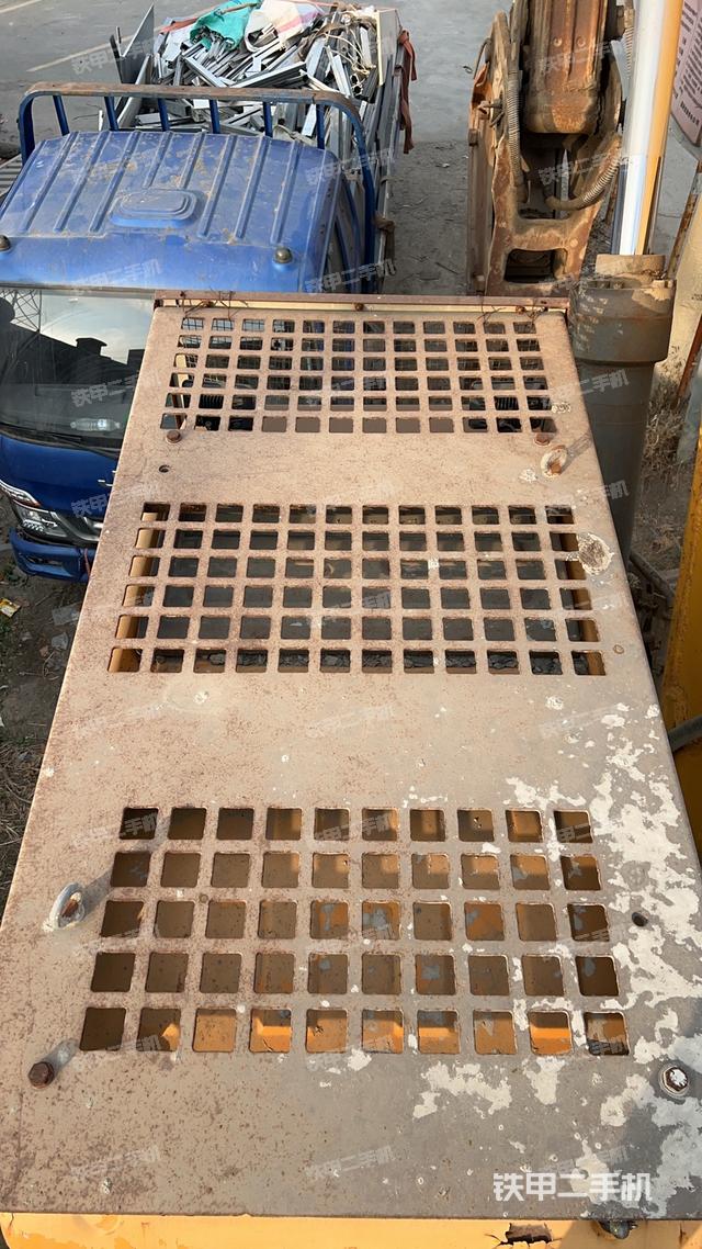 驾驶室顶部（整机外观）