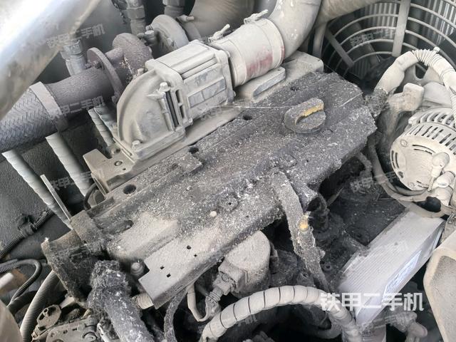 发动机舱全景（压路机发动机舱）