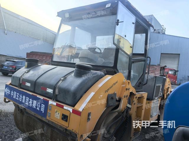 正前（压路机整机外观）