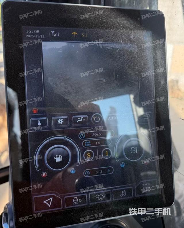 驾驶室顶部（整机外观）