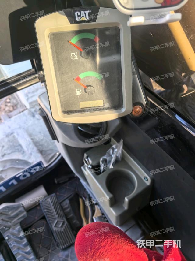 座椅左侧控制台/音响/含左手柄（驾驶室部分）