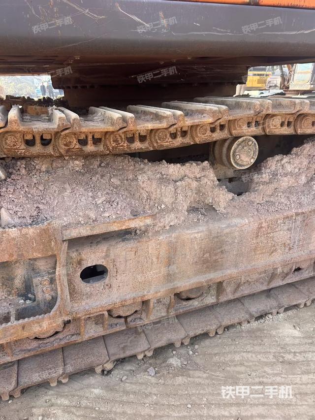 右驱动轮（行走机构）